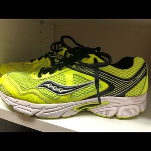 Cohesion big boys shoes, size 5M